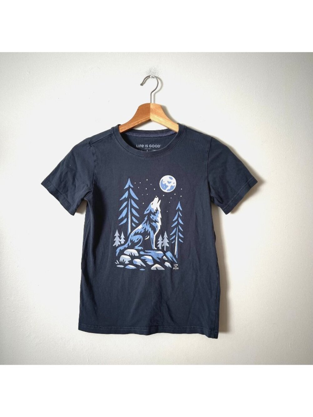 Life Is Good Wolf Howl At The Moon Gray T-Shirt Kid's Size Large